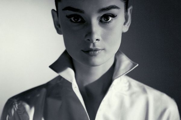 audrey-hepburn-black-and-white-portrait-wallpaper-KD700-living-room-home-wall-art-decor-wood-frame.jpg_640x640.jpg